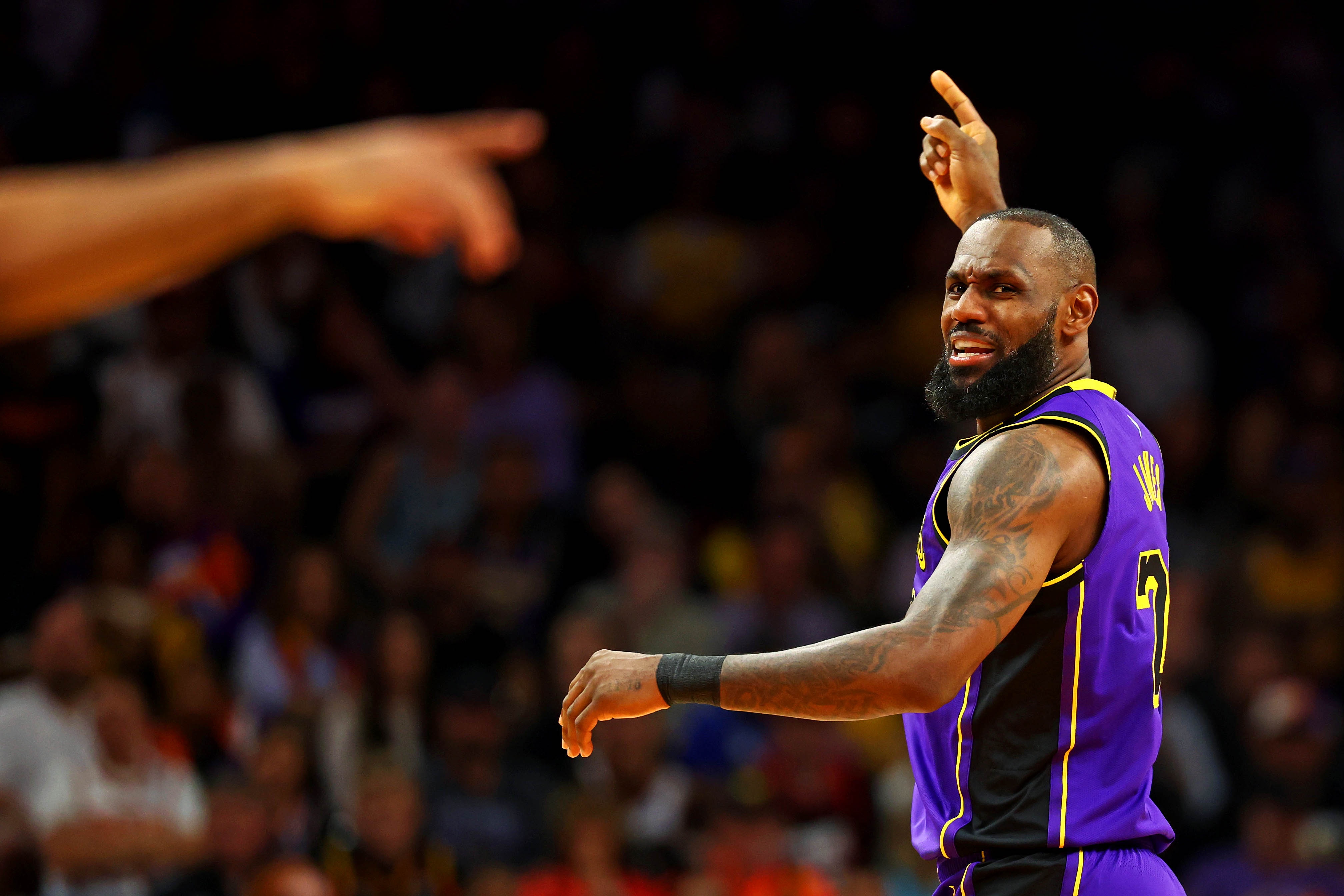 詹姆斯连续五场比赛得分超过关键助攻,DWG挑战极限!的简单介绍 詹姆斯连续五场比赛得分超过关键助攻,DWG挑战极限!的简单介绍