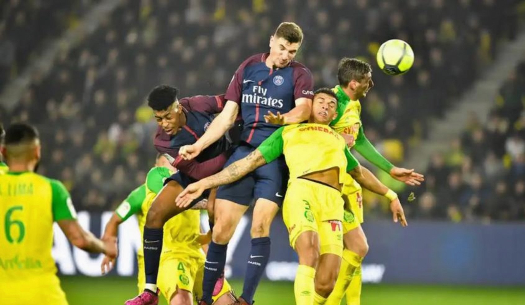 包含巴黎圣日耳曼转会期更衣室发声AC米兰围绕法国杯造点机会，这操作让人直呼：达拉斯独行侠清晨官宣签约的词条